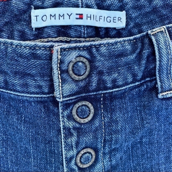 TOMMY HILFIGER Y2K High Waisted Mom Shorts in Medium Wash Size 8 - Picture 3 of 10